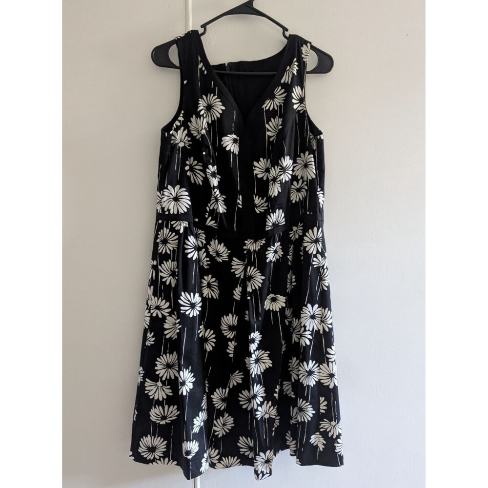 Talbots Woman Petites Black White Daisy Floral Dress Pockets Flare 14WP Wedding